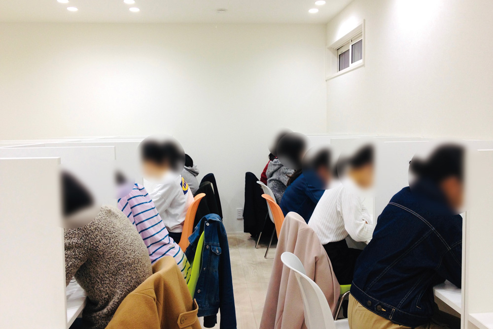 津山高校津山中学ゼミ 2階3番教室（自習室）