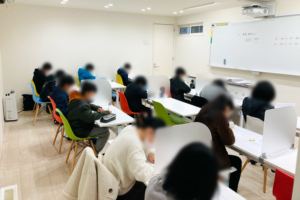 津山高校津山中学ゼミ 小学5年生クラス　適性模試風景